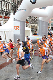  Start zum Halbmarathon-Lauf 2011, 1. Gruppe (Foto: Martin Schmitz)